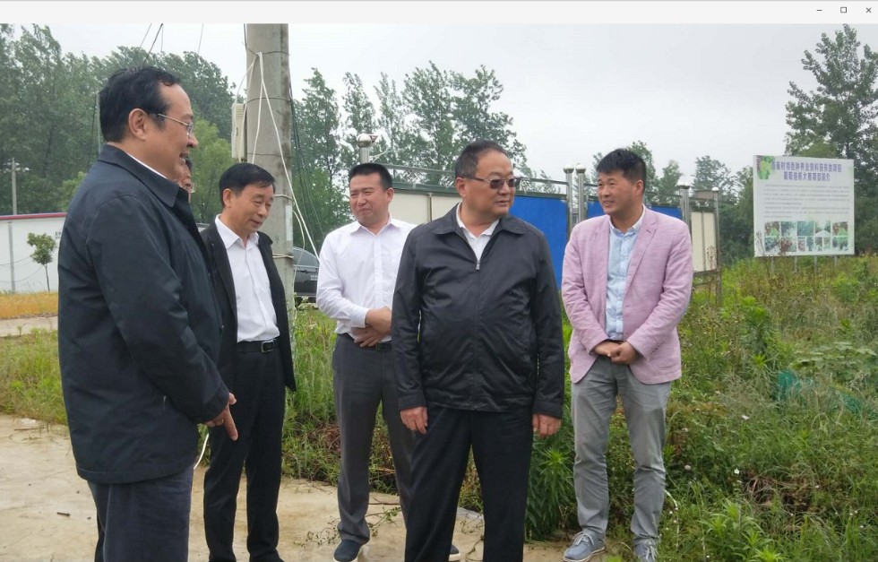 滁州市人大常委会副主任李庆宁调研总铺镇姜庙村扶贫开发工作2.png